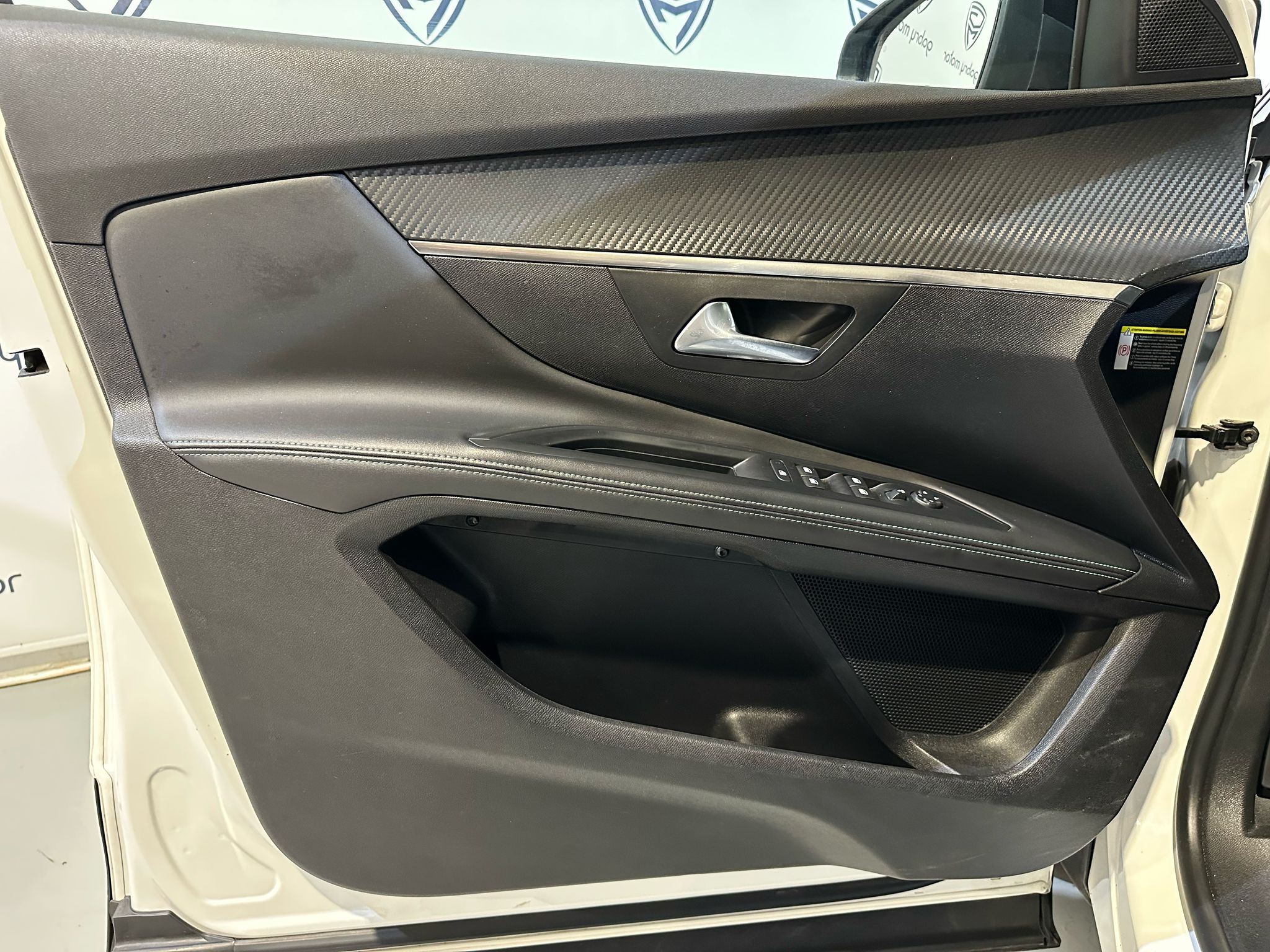PEUGEOT 5008 1.5 BlueHDI ALLURE PACK